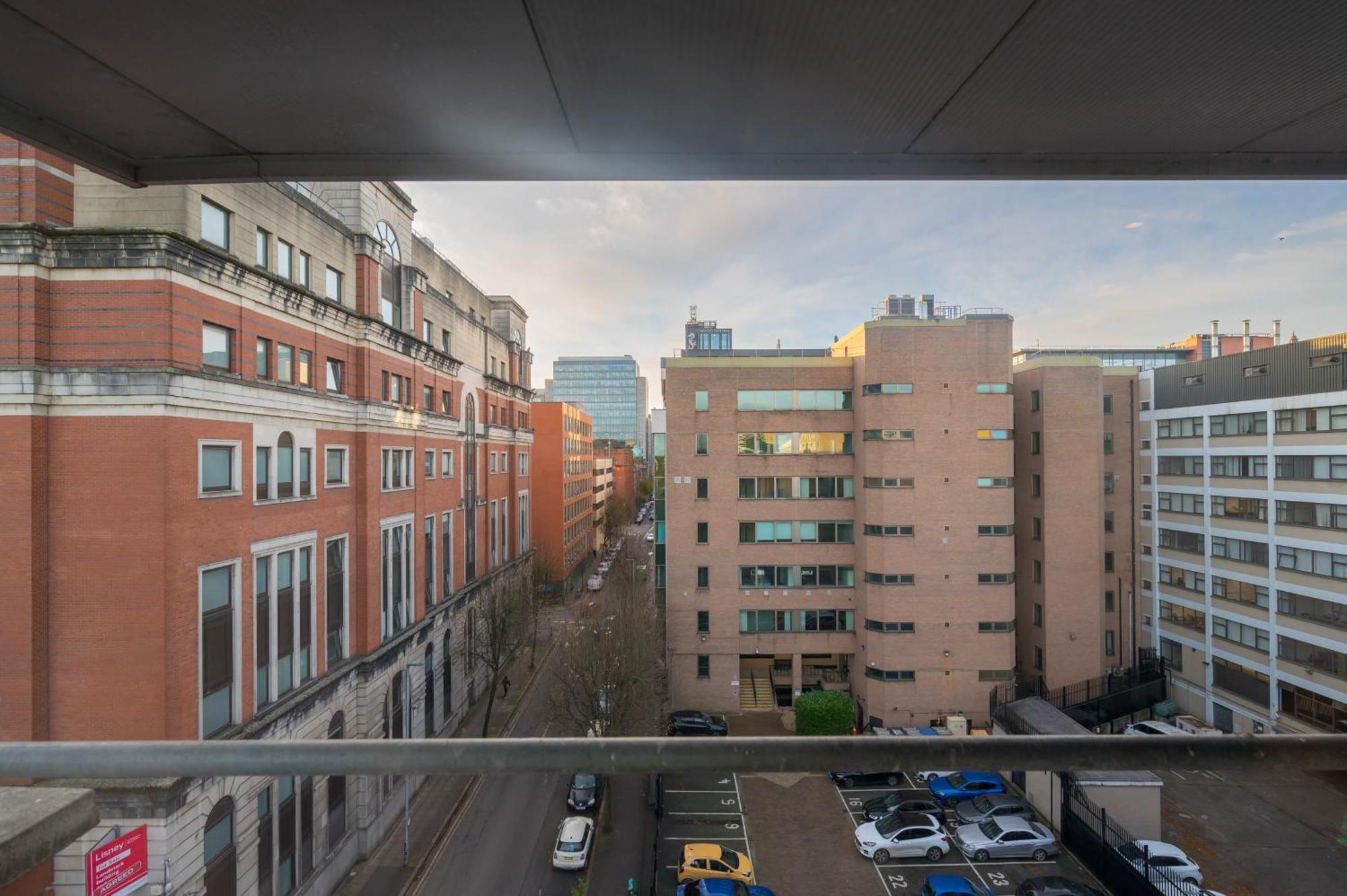 With Free Parking! Apartment