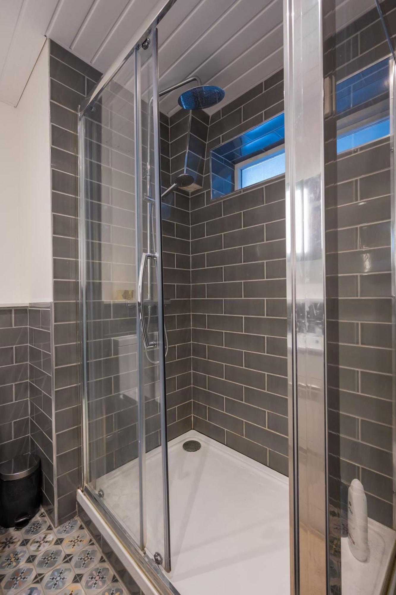 Apartment With Free Parking!
